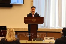 Посол Май Фан Зунг выступает на заседании. Фото: ВИА