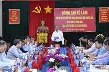 Генеральный секретарь ЦК КПВ То Лам выступает на рабочей встрече. Фото: ВИА