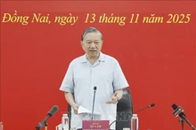  Генеральный секретарь ЦК КПВ То Лам выступает на рабочей встрече. Фото: ВИА