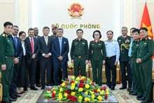 Делегаты на приеме.