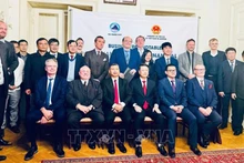 Делегаты фотографируются на память на беседе. Фото: ВИА