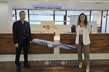 Торговый советник Ле Тхай Хоа и коммерческий директор Arkia Сапир Иферган. Фото: ВИА