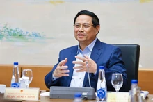 Премьер-министр Фам Минь Тьинь, депутат НС от города Кантхо, выступает с речью. Фото: ВИА