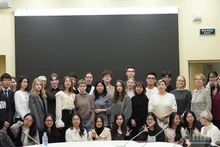 Российские и вьетнамские преподаватели и студенты принимают участие в ежегодное встрече Клуба вьетнамского языка МГЛУ. Фото: Суан Хынг