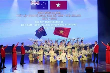 Художественный номер в исполнении вьетнамских артистов на церемонии. Фото: ВИА