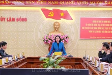 Товарищ Буй Тхи Минь Хоай выступает на рабочей встрече с руководством провинции Ламдонг. Фото: ВИА