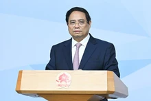 Премьер-министр Фам Минь Тьинь выступает на конференции. Фото: Чан Хай