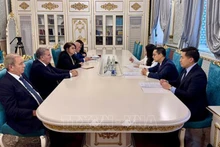 Рабочая делегация VASS работает в НАНА. Фото: ВИА