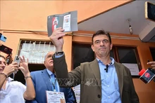 Г-н Родриго Пас голосует на избирательном участке в Тарихе, Боливия. Фото: Синьхуа/ВИА