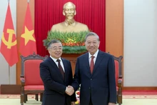 Генеральный секретарь ЦК КПВ То Лам принимает товарища Ли Шулэя. Фото: Данг Кхоа