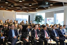 Вице-премьер Нгуен Тьи Зунг принимает участие в форуме «Продвижение инноваций и развитие стратегических технологических отраслей во Вьетнаме: Опыт Великобритании». Фото: ВИА