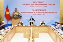 Премьер-министр Фам Минь Тьинь председательствует на конференции.