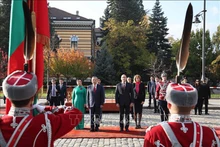 Президент Республики Болгария Румен Радев с супругой председательствует на церемонии встречи Генерального секретаря ЦК КПВ То Лама с супругой. Фото: ВИА