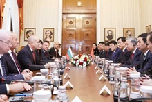 Генеральный секретарь ЦК КПВ То Лам проводит переговоры с Президентом Болгарии Руменом Радевым. Фото: ВИА