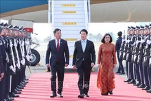 Церемония встречи Президента Лыонг Кыонга в аэропорту Кимхэ в городе Пусан. Фото: ВИА