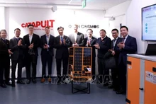 Товарищ Нгуен Зюи Нгок и рабочая делегация посещают модель в сети инновационных центров Catapult. Фото: ВИА