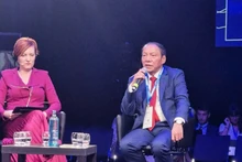 Министр культуры, спорта и туризма Нгуен Ван Хунг выступает на форуме.