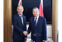 Генеральный секретарь ЦК КПВ То Лам и бывший Премьер-министр Тони Блэр. Фото: ВИА