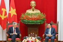 Товарищ Нгуен Суан Тханг принимает Зампредседателя СДПГ Ахима Поста. Фото: Тхюи Нгуен