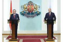 Генеральный секретарь ЦК КПВ То Лам и Президент Болгарии Румен Радев на встрече с прессой. Фото: ВИА