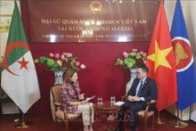 Посол Вьетнама в Алжире Чан Куок Кхань дает интервью алжирскому телеканалу «Elbilad». Фото: ВИА
