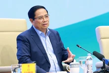 Премьер-министр Фам Минь Тьинь выступает на диалоге. Фото: ВИА