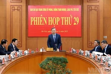 Генеральный секретарь ЦК КПВ То Лам выступает на заседании. Фото: Данг Кхоа