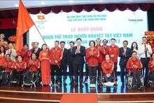 Заместитель Премьер-министра Правительства Май Ван Тьинь присутствует на церемонии отправки вьетнамской делегации. Фото: ВИА