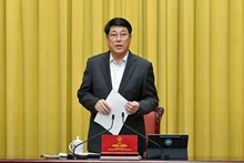 Президент Лыонг Кыонг выступает на заседании. 