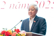 Постоянный зампредседателя НС До Ван Тьиен выступает на конференции. Фото: quochoi.vn