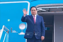 Премьер-министр Фам Минь Тьинь в аэропорту. Фото: ВИА