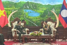 Генерал армии Фан Ван Зянг и генерал-полковник Кхамлянг Утхакайсон. Фото: Чинь Зунг