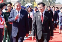 Генеральный секретарь ЦК КПВ То Лам и Генеральный секретарь ЦК НРПЛ, Президент Лаоса Тхонглун Сисулит. Фото: ВИА