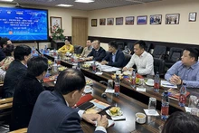 Делегаты на беседе. 