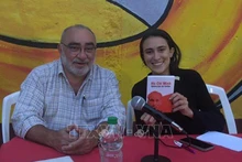 Делегаты на церемонии презентации сборника Президента Зо Ши Мина. Фото: ВИА