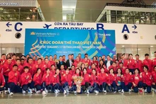 Церемония проводов вьетнамских спортсменов перед их отправлением в Таиланд на SEA Games 33 проходит в международном аэропорту Нойбай 7 декабря. Фото: ВИА