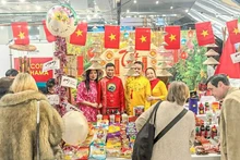 Стенд Вьетнама привлекает большое количество посетителей. Фото: baoquocte.vn