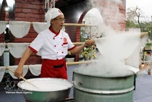 Рисовые листы, приготовленные традиционным способом в ремесленной деревне фо Ванкы общины Намдонг провинции Ниньбинь. Фото: ВИА