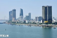 Многие частные предприятия инвестируют в Дананге в сферы услуг и недвижимости. Фото: ВИА