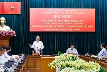 Председатель НС Чан Тхань Ман выступает с речью. Фото: ВИА