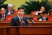 Товарищ Нгуен Мань Кыонг, член ЦК КПВ, постоянный заместитель секретаря партийного комитета, заместитель министра иностранных дел, выступает с докладом. Фото: ВИА