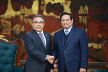 Премьер-министр Фам Минь Тьинь принимает Посла Филиппин во Вьетнаме Мейнардо Лос Баноса Монтеалегре. Фото: ВИА