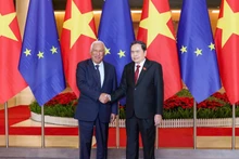 Председатель НС Чан Тхань Ман встречается с Председателем Европейского совета Антониу Коштой. Фото: Зюи Линь