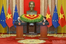 Президент Лыонг Кыонг и Председатель Европейского совета Антониу Кошта информируют о результатах переговоров. Фото: ВИА