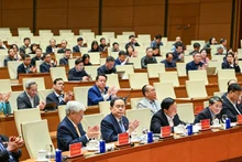 Председатель НС Чан Тхань Ман, Заместители председателя НС и делегаты присутствуют на конференции. Фото: Зюи Линь