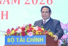 Премьер-министр Фам Минь Тьинь выступает на конференции. Фото: Чан Хай