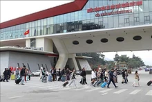 Пассажиропоток через Международный пограничный пункт Хыунги (провинция Лангшон) значительно возрос в связи с ростом туристического спроса. Фото: ВИА