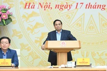 Премьер-министр Фам Минь Тьинь выступает на заседании. Фото: Чан Хай