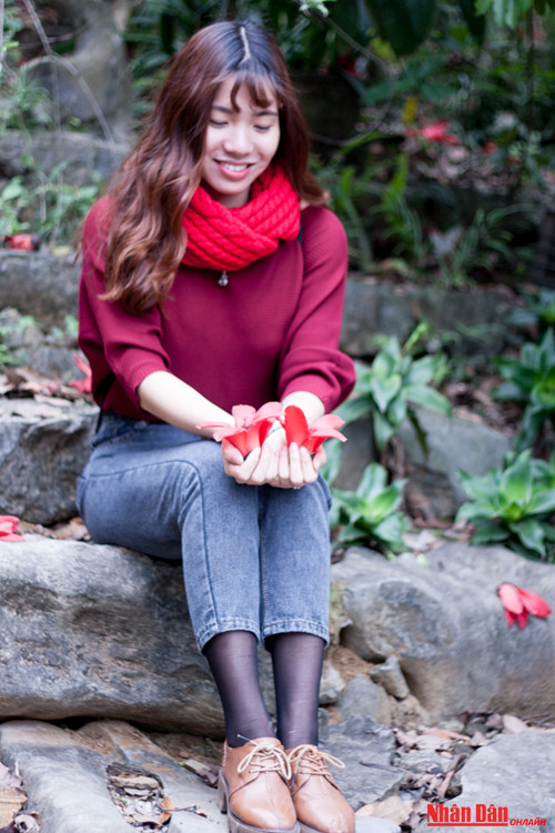 Любуемся цветками дерева Бомбакс сейба в пагоде Хыонг ảnh 8 Любуемся цветками дерева Бомбакс сейба в пагоде Хыонг ảnh 8