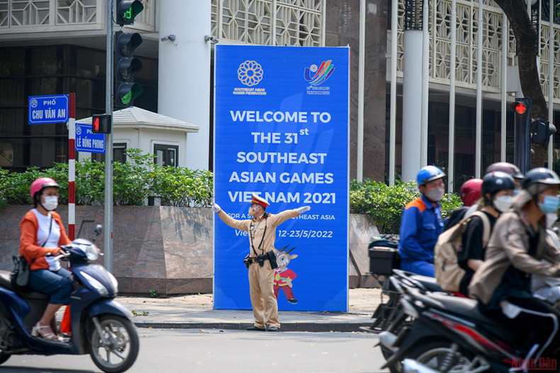 Улицы Ханоя украшены в честь 31-х Игр Юго-Восточной Азии ảnh 7 Улицы Ханоя украшены в честь 31-х Игр Юго-Восточной Азии ảnh 7